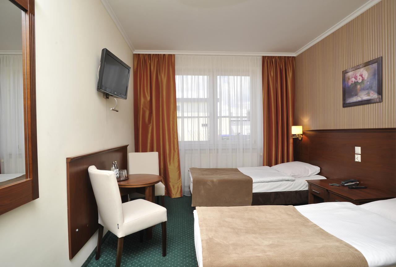 Hotel Lotos Woskrzenice Duze Екстериор снимка
