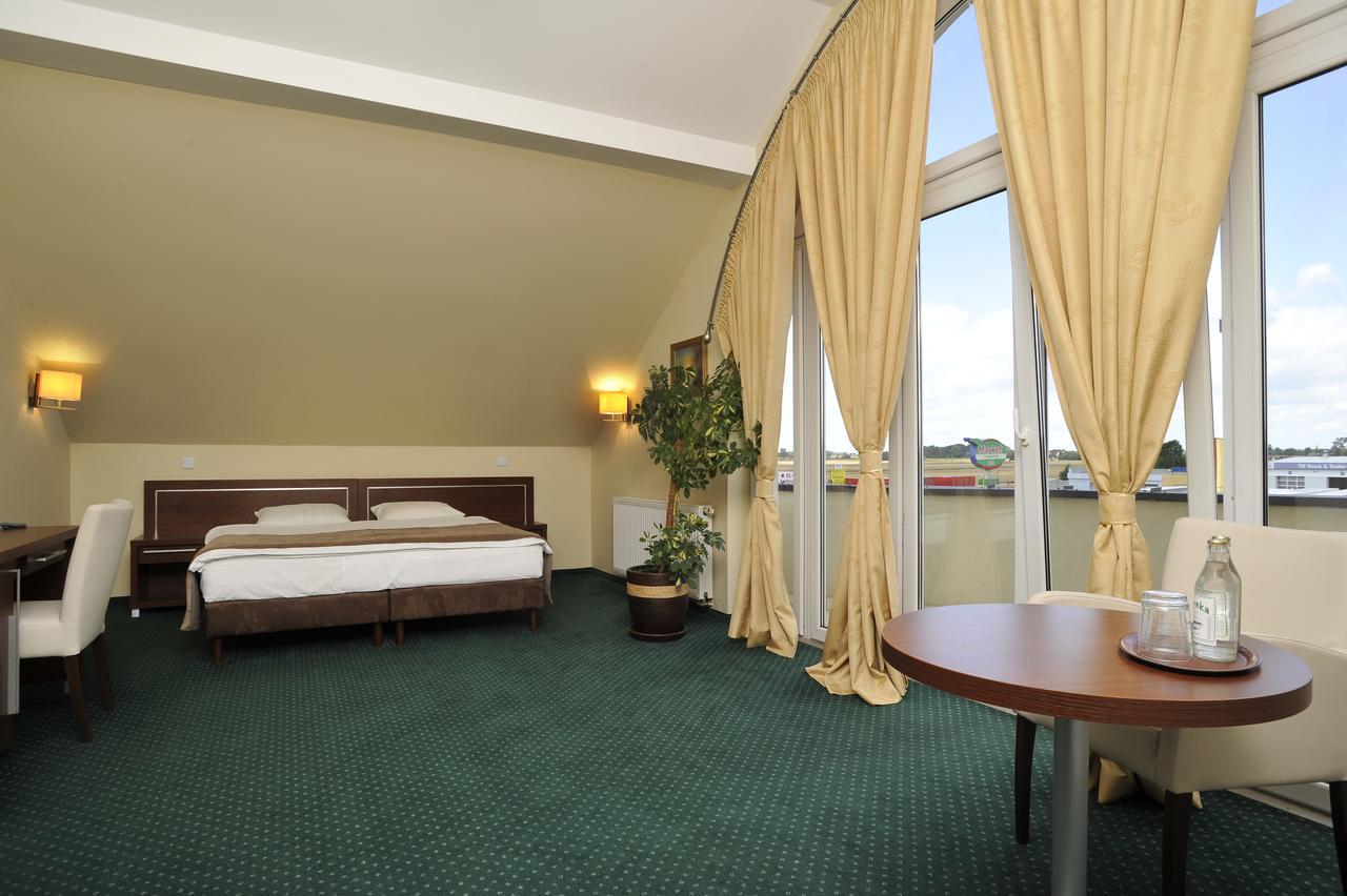 Hotel Lotos Woskrzenice Duze Екстериор снимка