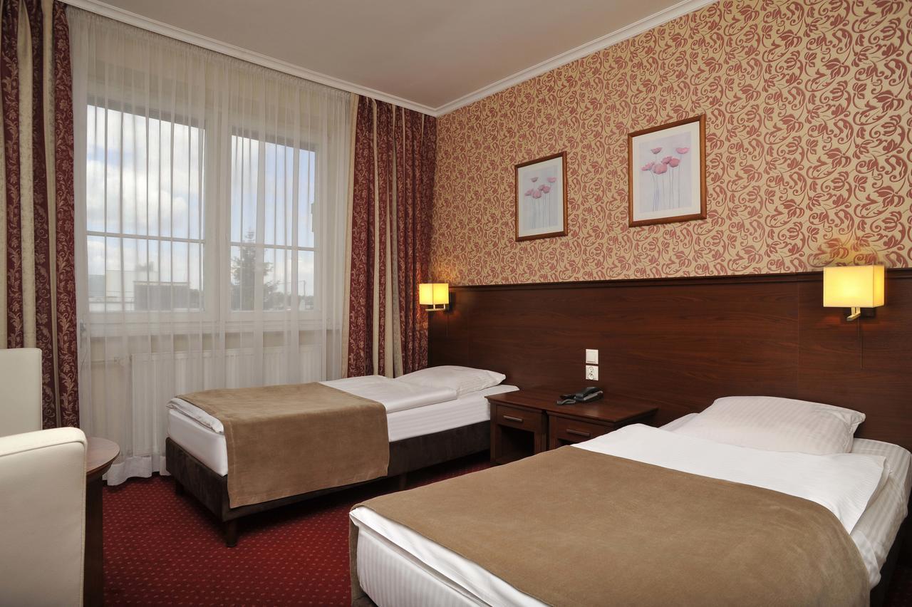 Hotel Lotos Woskrzenice Duze Екстериор снимка