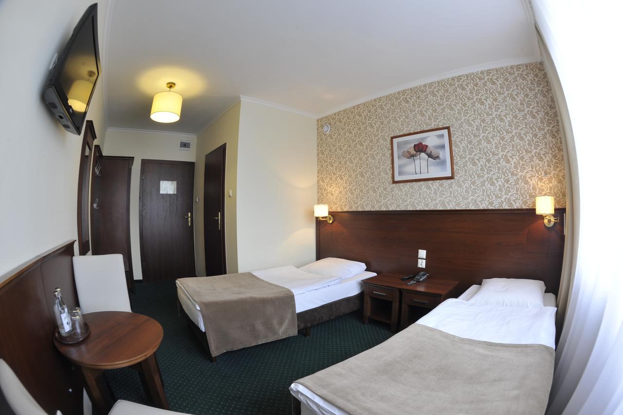 Hotel Lotos Woskrzenice Duze Екстериор снимка