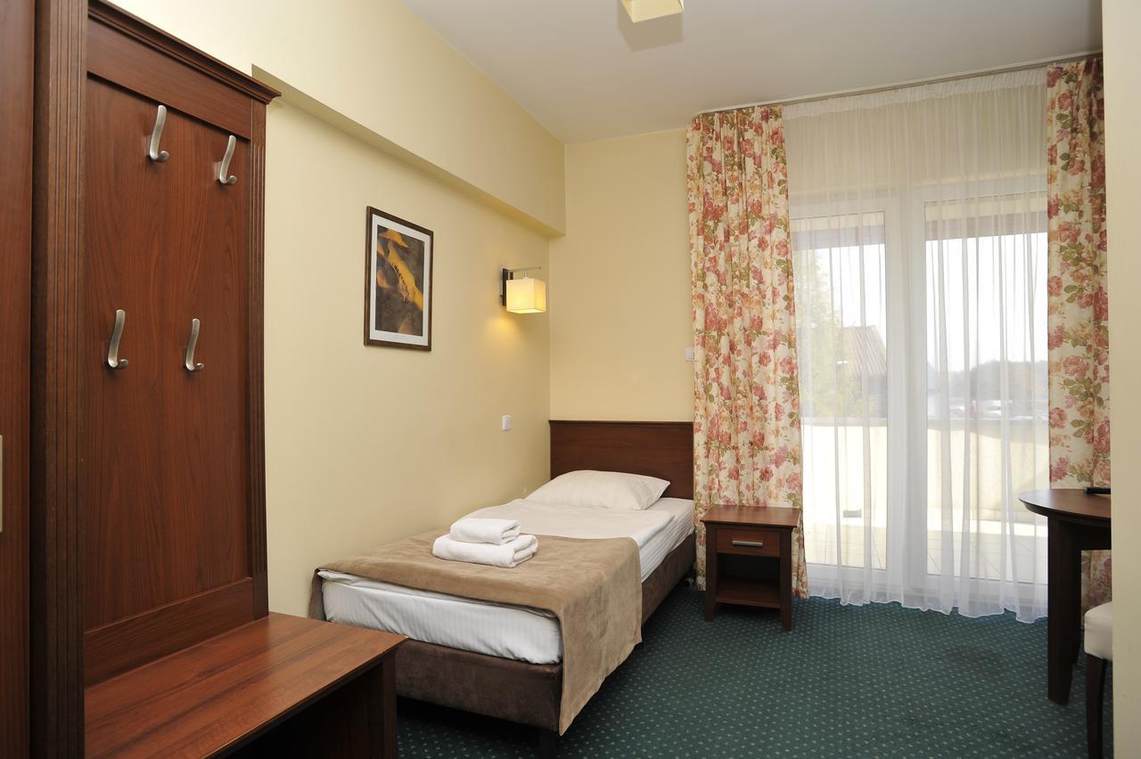 Hotel Lotos Woskrzenice Duze Екстериор снимка