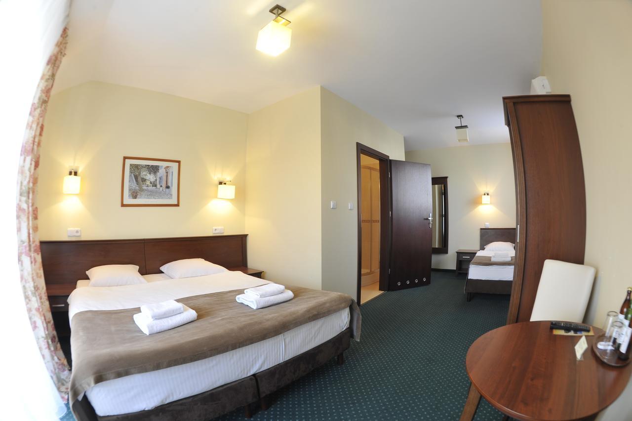 Hotel Lotos Woskrzenice Duze Екстериор снимка