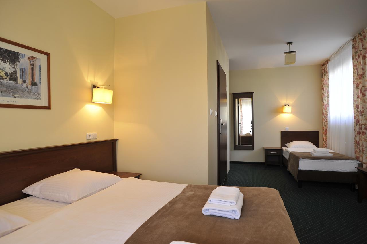 Hotel Lotos Woskrzenice Duze Екстериор снимка