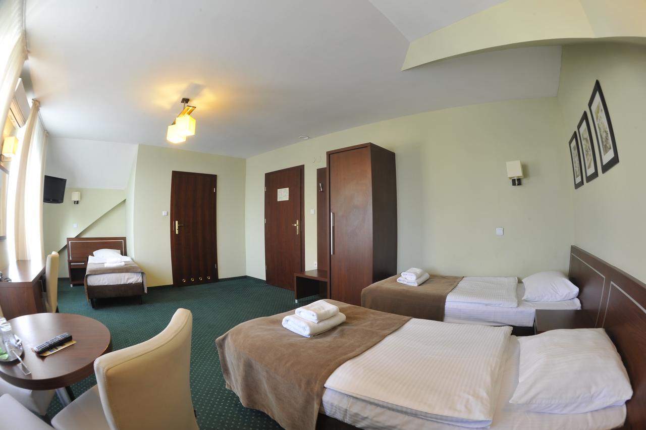 Hotel Lotos Woskrzenice Duze Екстериор снимка
