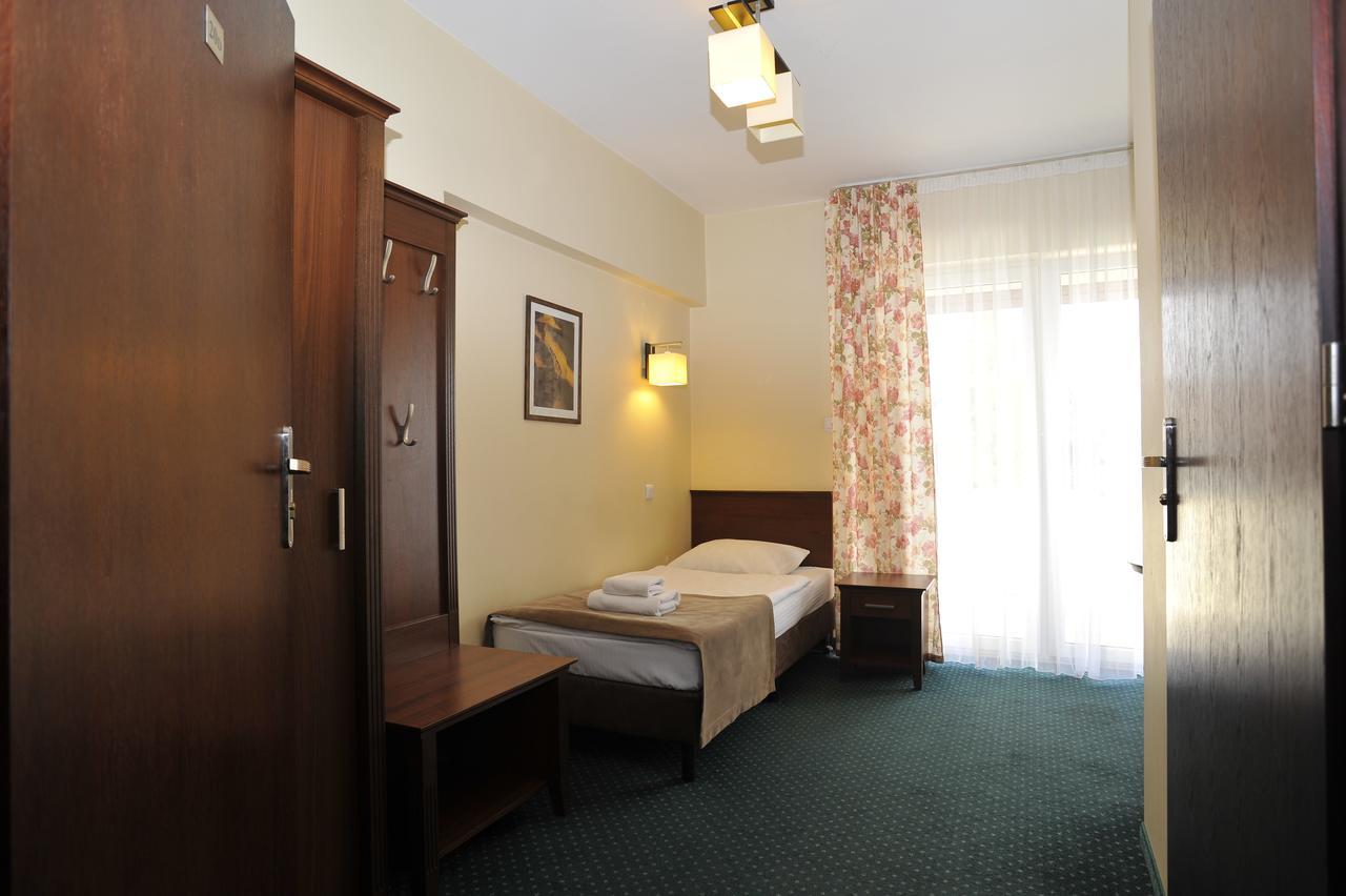 Hotel Lotos Woskrzenice Duze Екстериор снимка