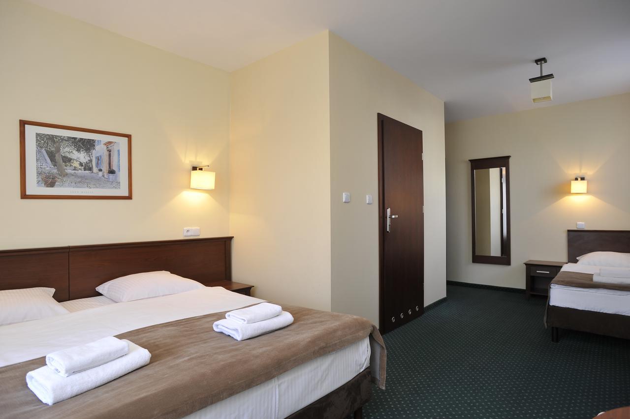 Hotel Lotos Woskrzenice Duze Екстериор снимка