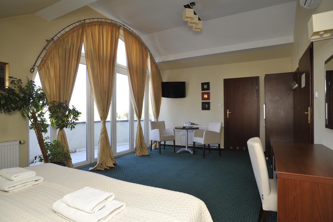 Hotel Lotos Woskrzenice Duze Екстериор снимка