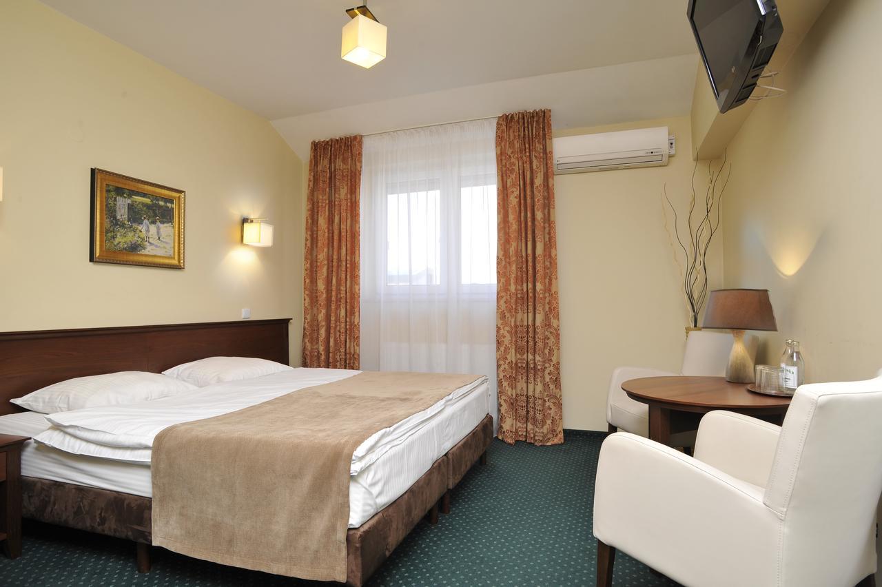 Hotel Lotos Woskrzenice Duze Екстериор снимка
