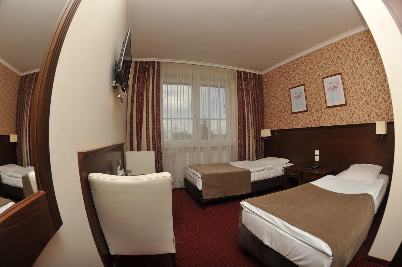 Hotel Lotos Woskrzenice Duze Екстериор снимка