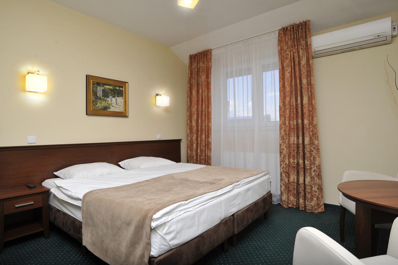 Hotel Lotos Woskrzenice Duze Екстериор снимка