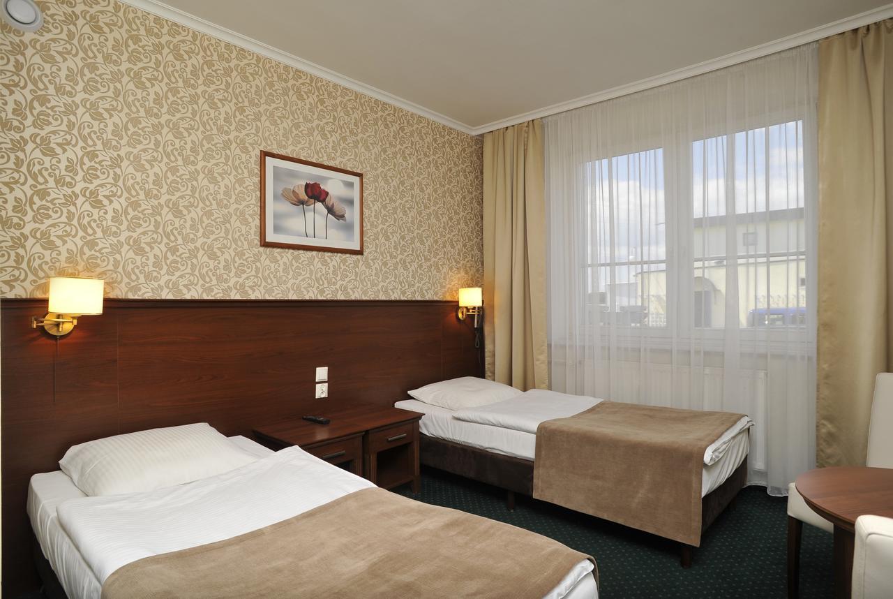 Hotel Lotos Woskrzenice Duze Екстериор снимка