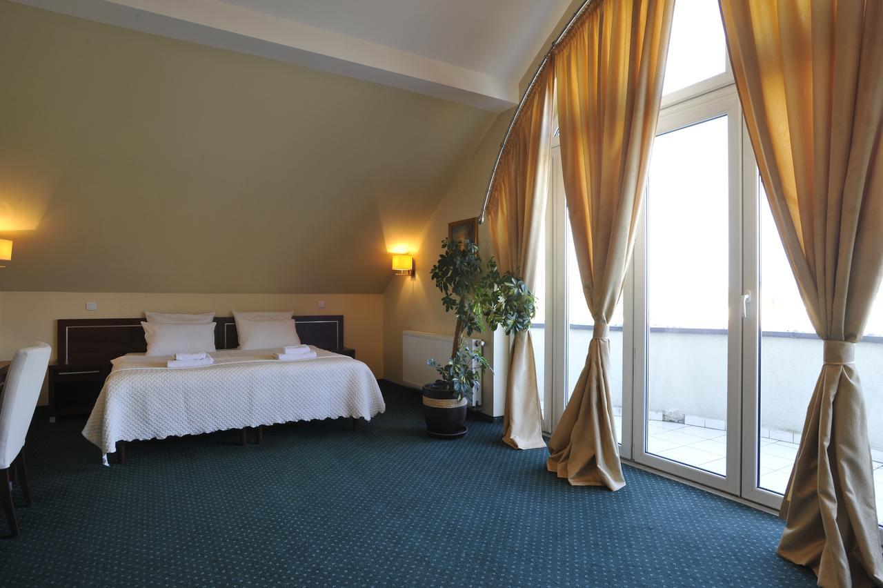 Hotel Lotos Woskrzenice Duze Екстериор снимка