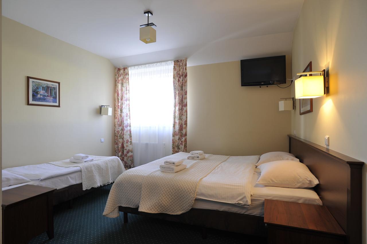 Hotel Lotos Woskrzenice Duze Екстериор снимка